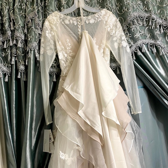 Brand New Wedding Dress - Picture 5 of 8